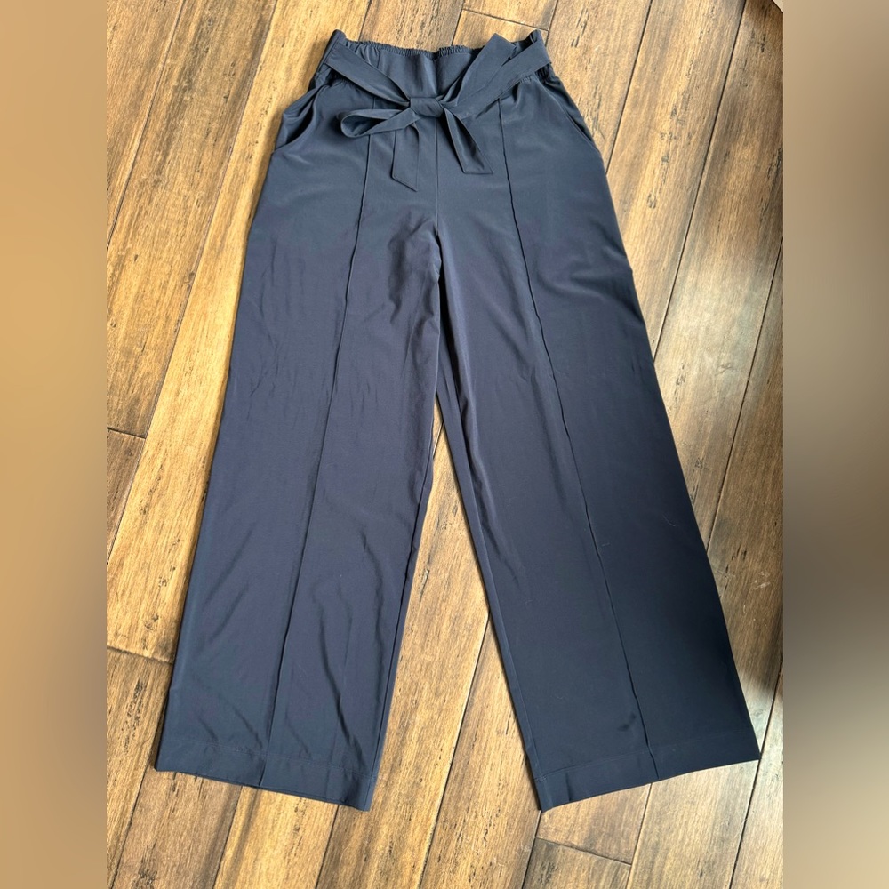 Women’s Size 10 Lululemon Athletica Wide Leg Pant